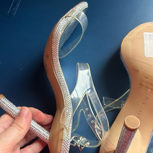 NEW Gianni Bini, Elegant Silver Stiletto Heels - Picture 7 of 8